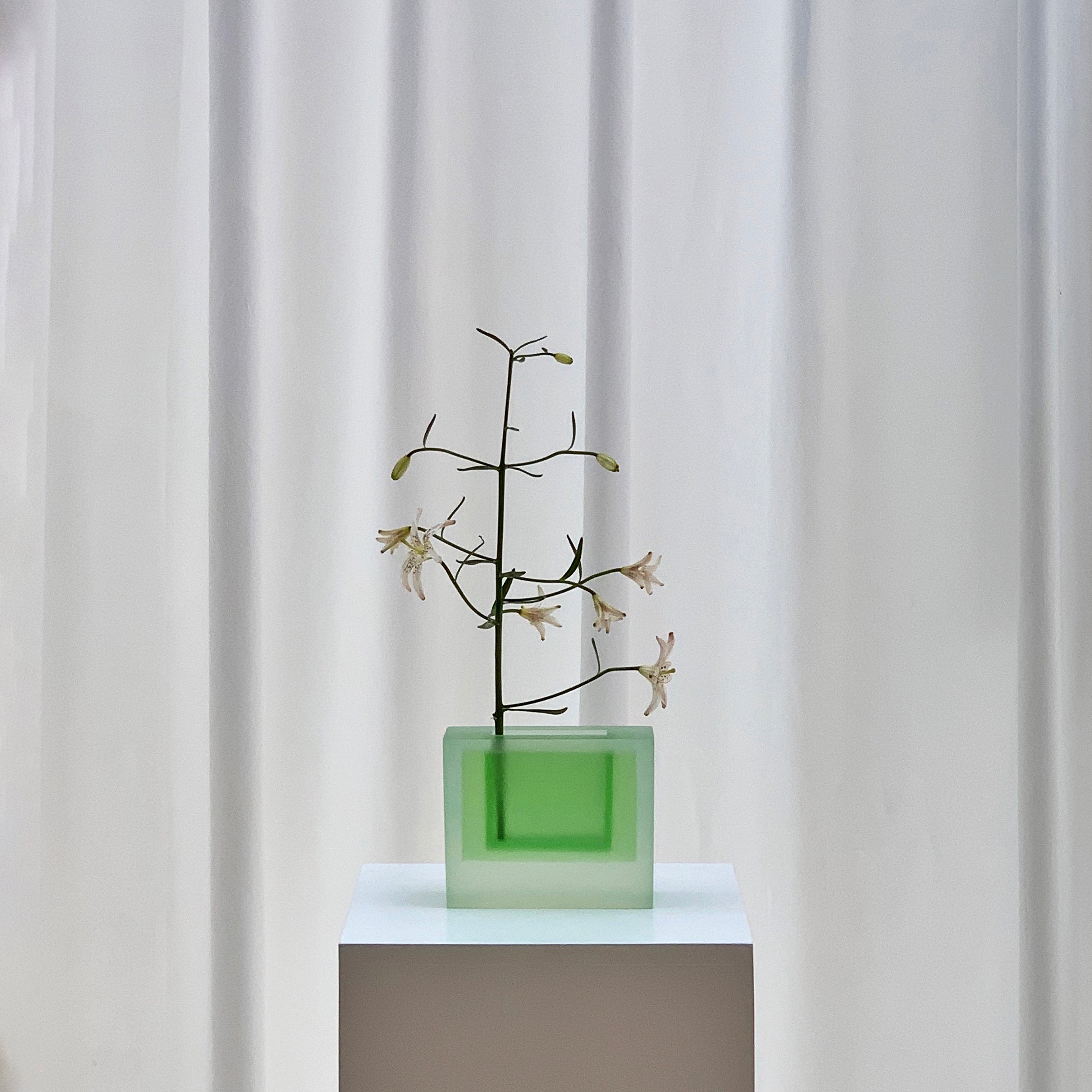 New Piece_Place in place_In Vase_Olivine_Vase_Decorative Objects_2