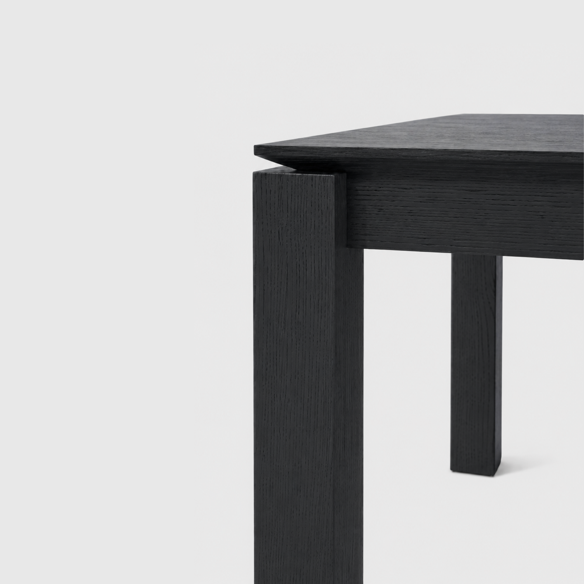Vemb Dining Table - Black