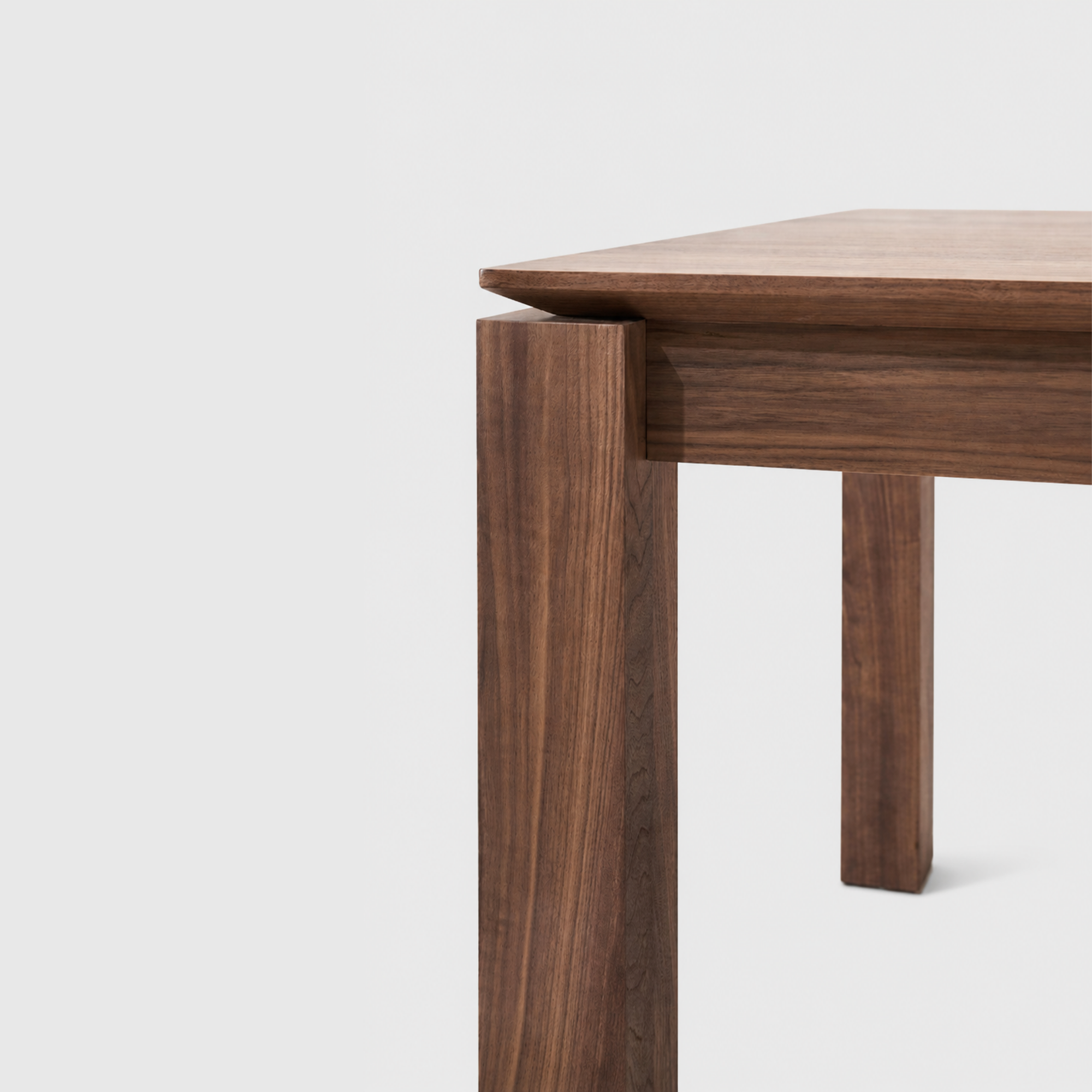 Vemb Dining Table - Walnut