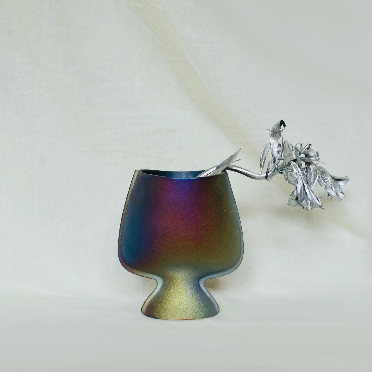New Piece_Kae_U-Pot Vase_Metallic_Vase_Decorative Objects_1
