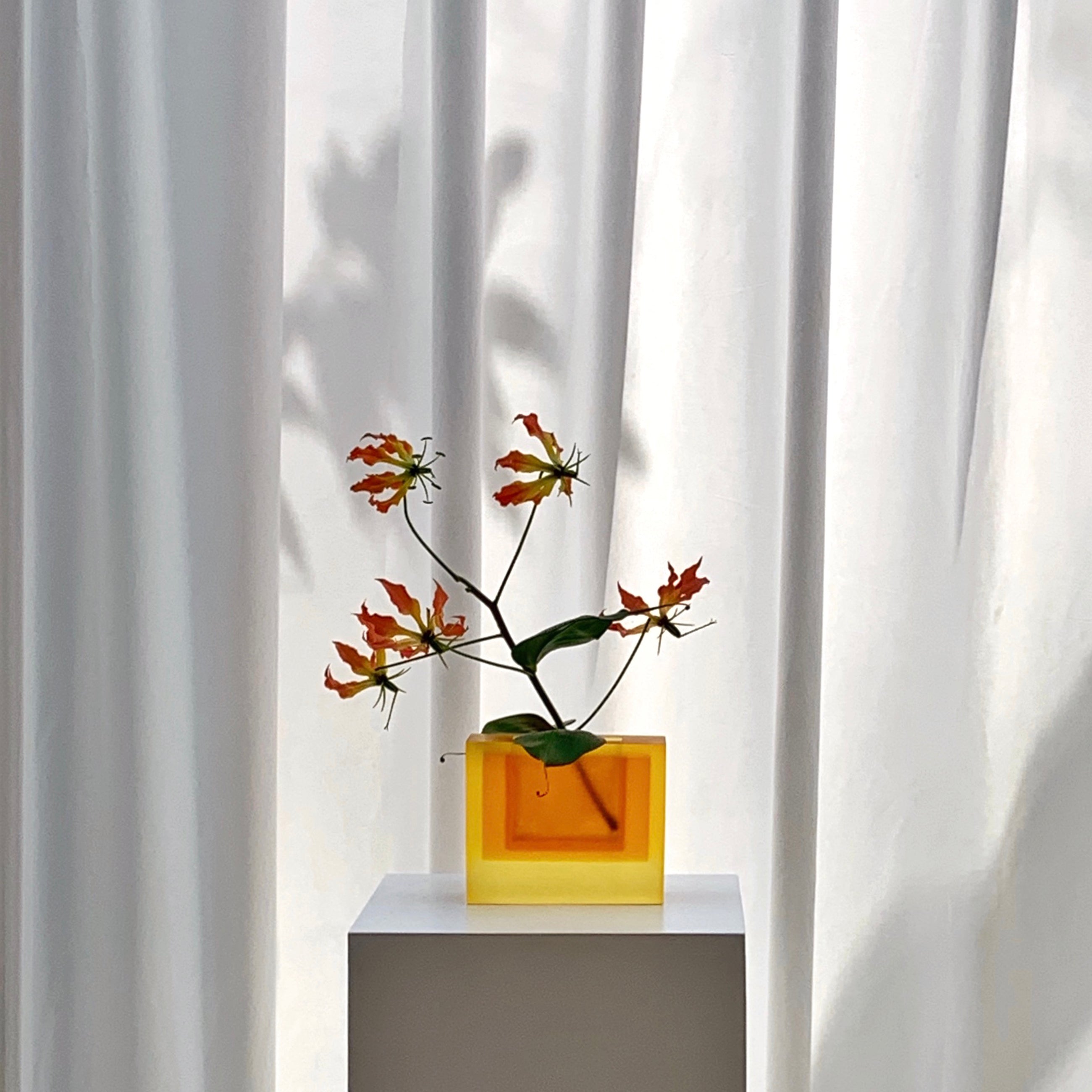New Piece_Place in place_In Vase_Amber_Vase_Decorative Objects_2