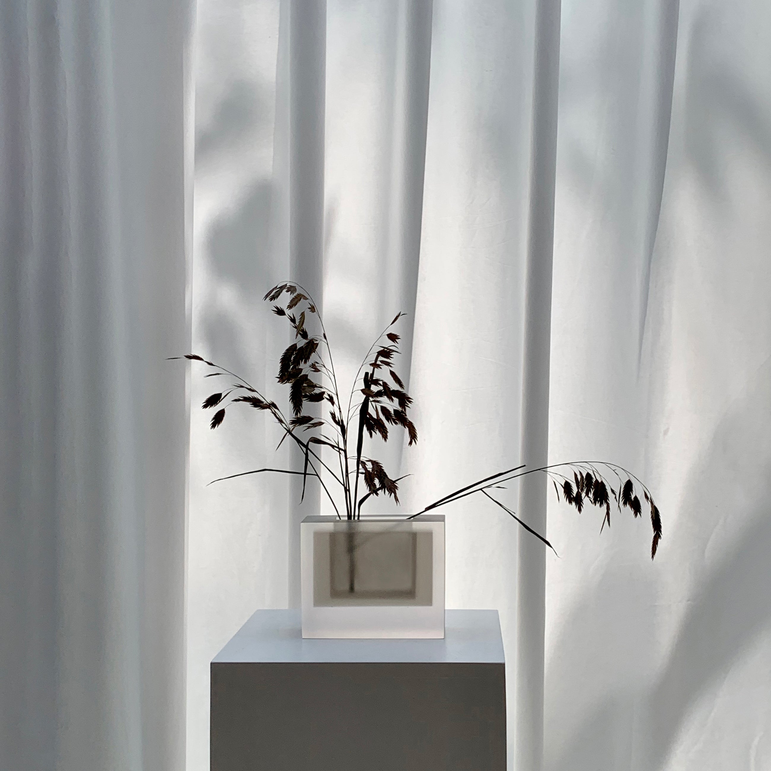 New Piece_Place in place_In Vase_Clear Grey_Vase_Decorative Objects_2